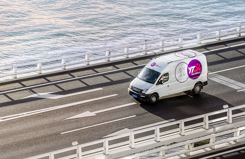 圆通速递标志，圆通速递LOGO，圆通速递品牌形象，速递品牌设计，快递品牌设计