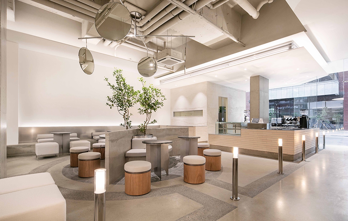 一家四季的自然风咖啡馆空间设计,一家四季的自然风咖啡馆SI设计,一家四季的自然风咖啡馆店面设计