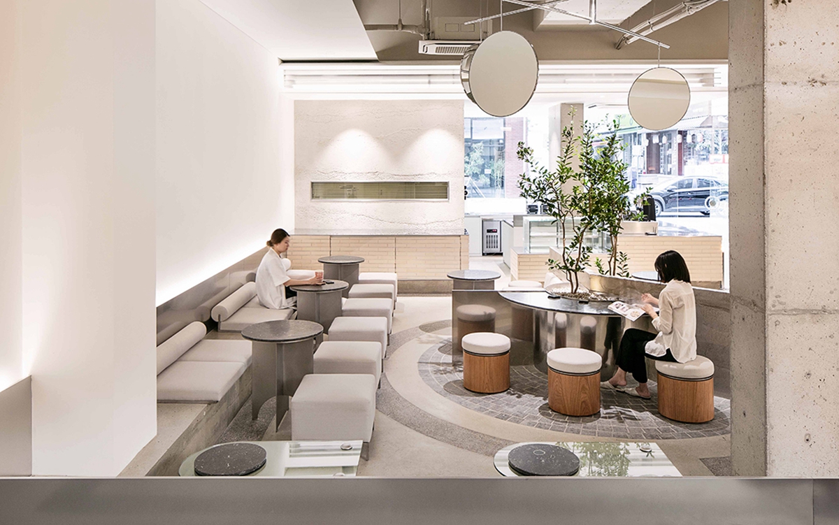 一家四季的自然风咖啡馆空间设计,一家四季的自然风咖啡馆SI设计,一家四季的自然风咖啡馆店面设计