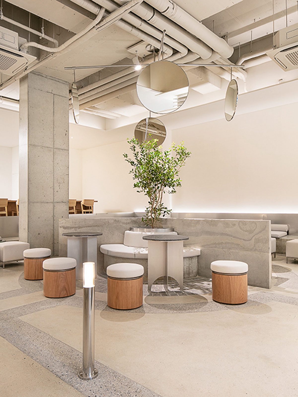 一家四季的自然风咖啡馆空间设计,一家四季的自然风咖啡馆SI设计,一家四季的自然风咖啡馆店面设计