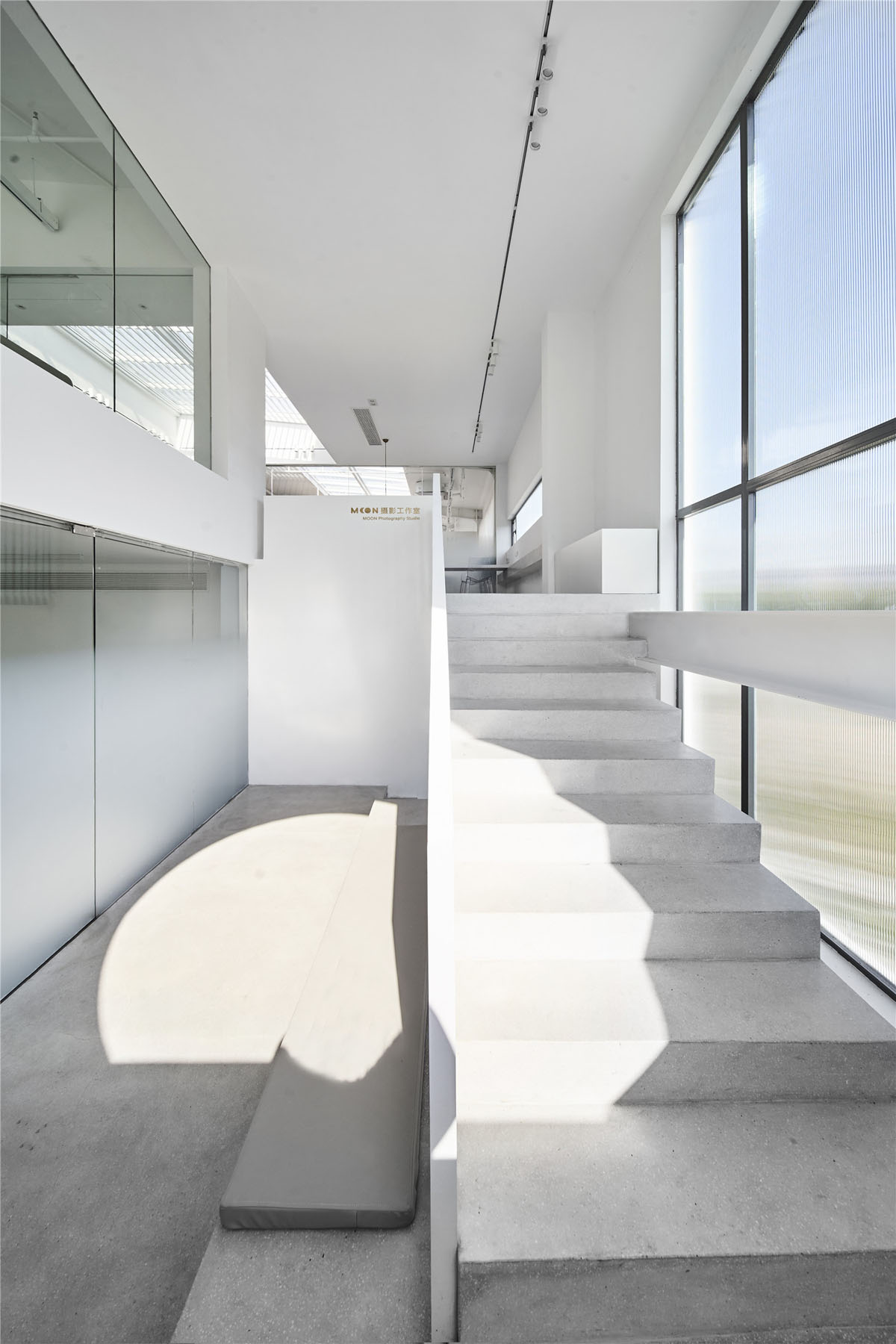 MOON摄影办公室空间设计